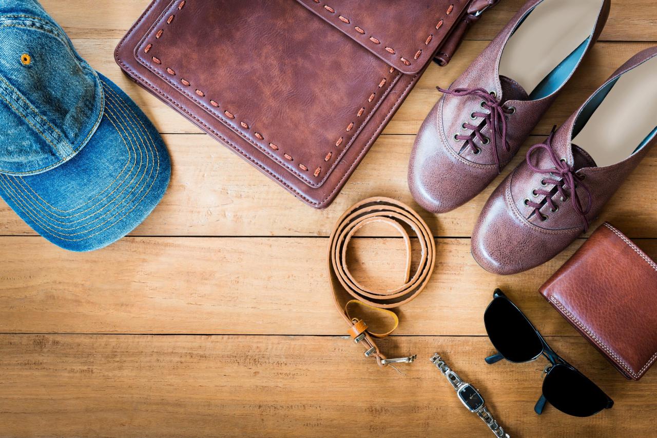 How Women Choose Accessories Online Differently from Men